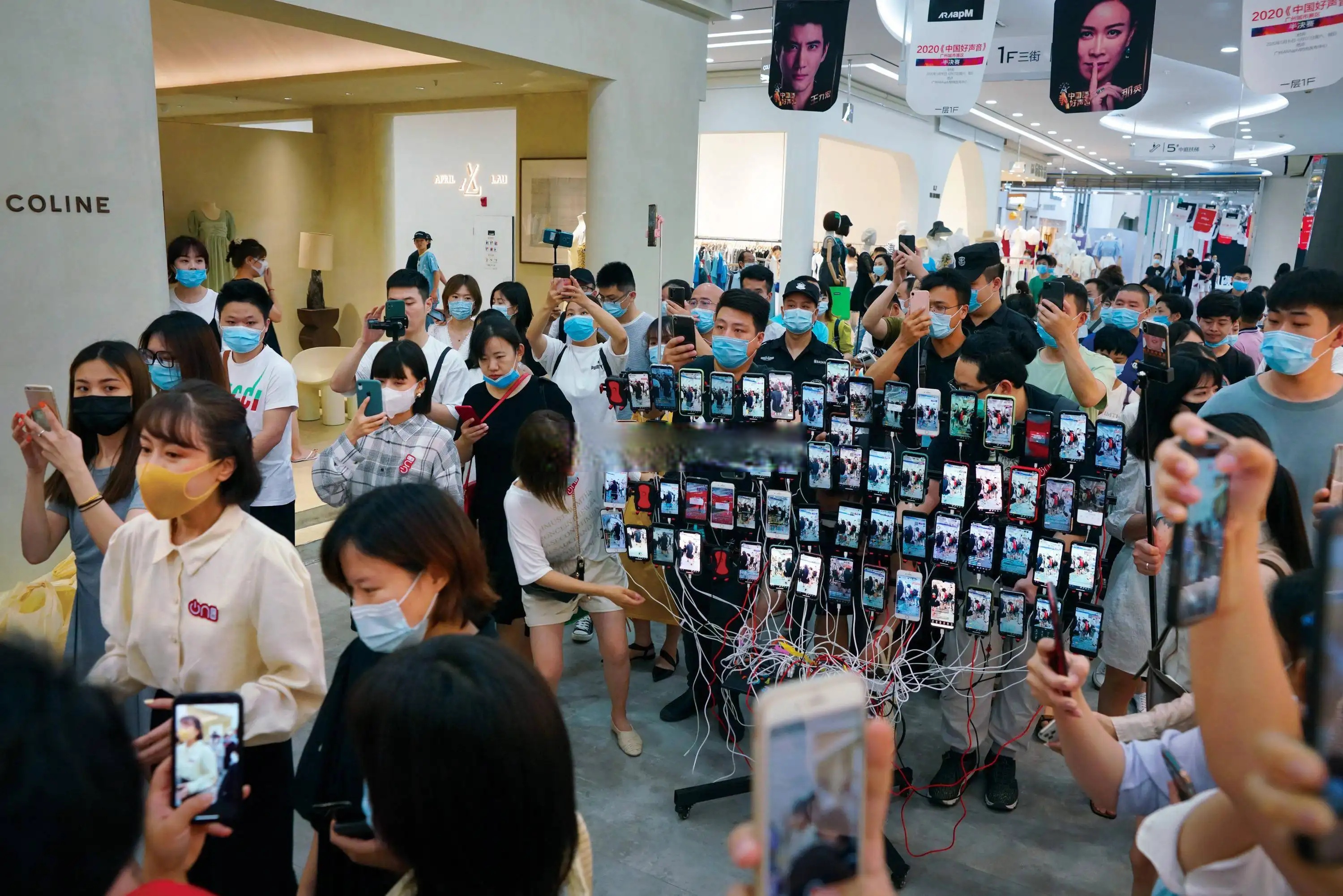 包含"现场直播：观众全程零死角体验精彩瞬间"的词条