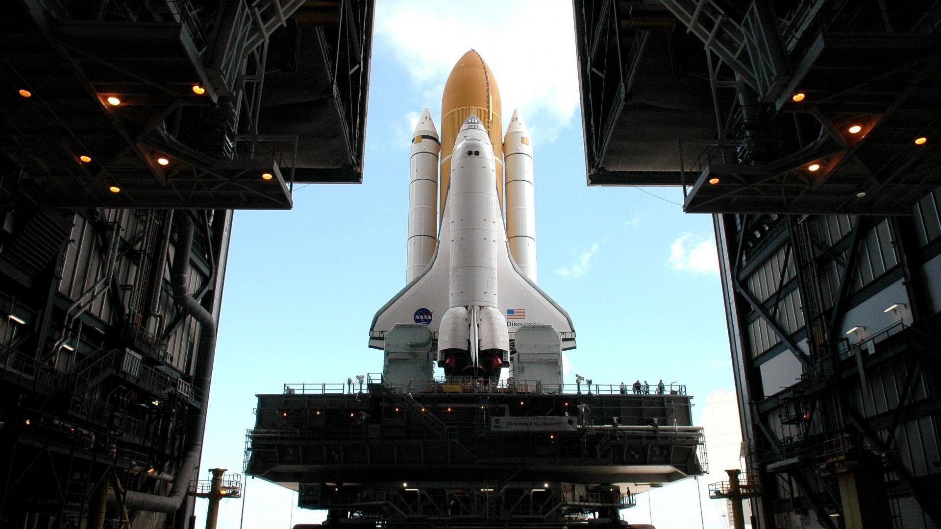 国际热身赛国足逆袭 球员拼劲值得肯定，国足热身赛比赛结果